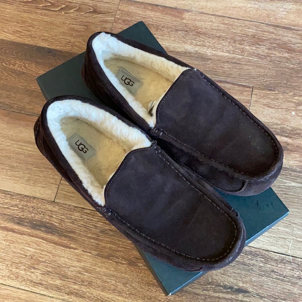 UGG Men’s Ascot Suede Slipper